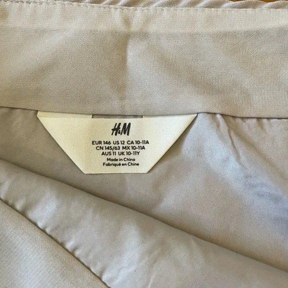 H&M Girls size 12 silver sequin mini skirt - Picture 2 of 5